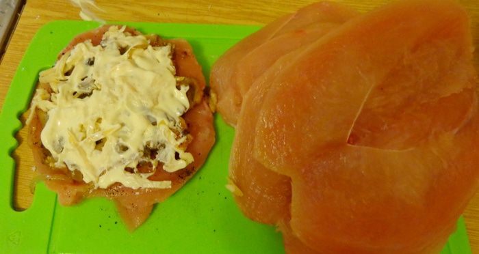 Куриное филе с грибами и баклажанами в сметанном соусе