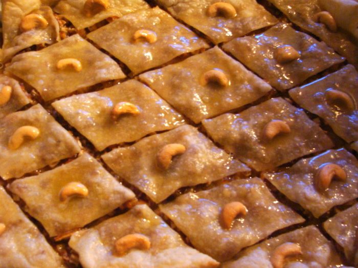 Пахлава с финиками и курагой