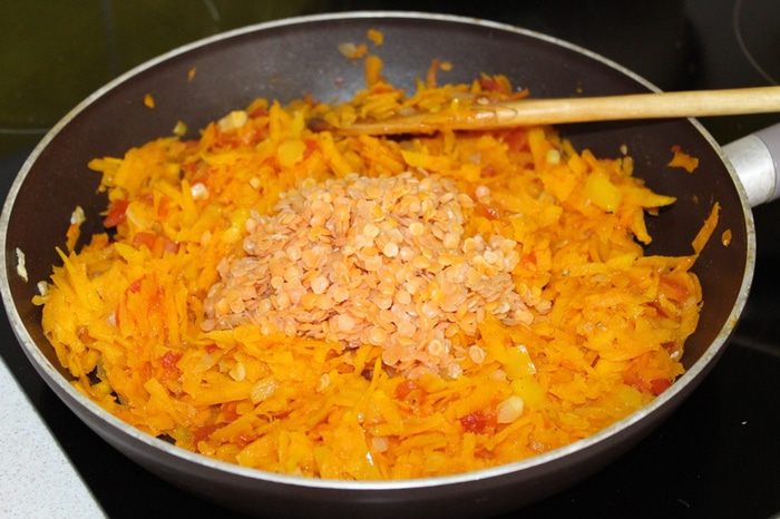 Закусочные пирожки с тыквой и чечевицей