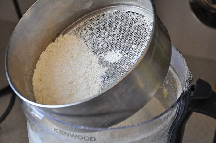 Йогуртовые кексы с вишней и шоколадом