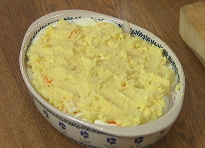 Рыбный пирог со сливочной начинкой