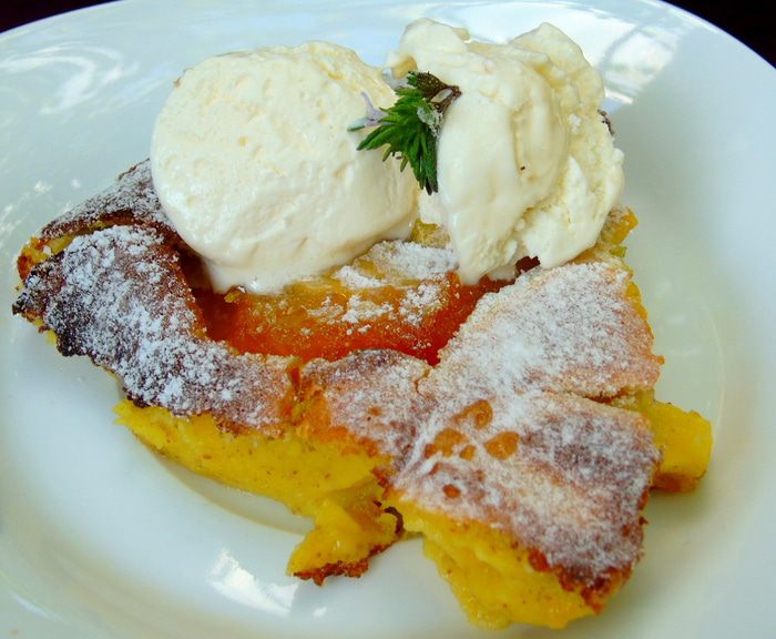 Клафути с персиками