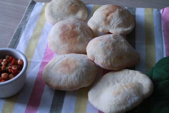 Нут с вялеными помидорами в пите