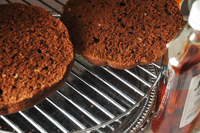 Шоколадный торт с коньяком и специями