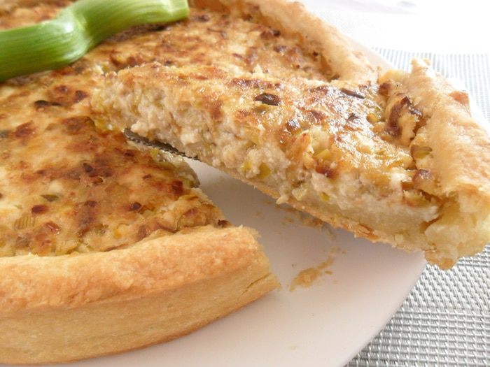 Нежный киш с луком-пореем и соевым сыром
