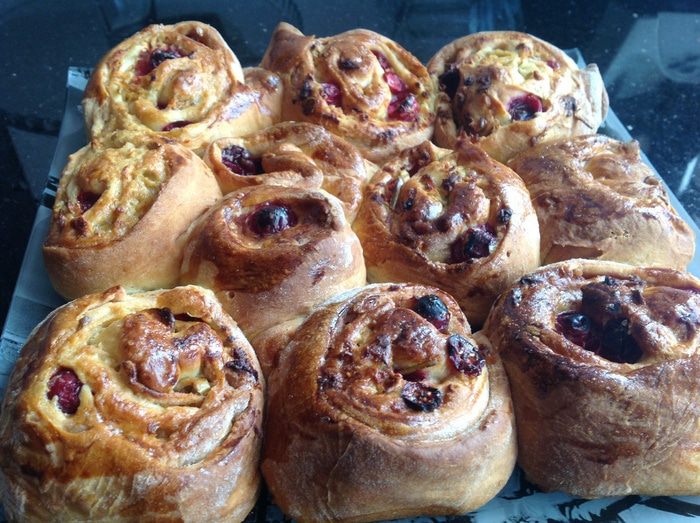 Постные яблочные булочки с клюквой