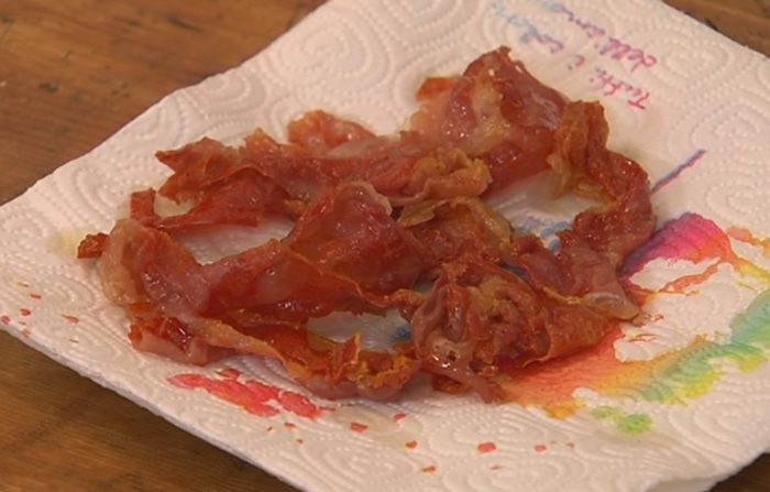 Французские гренки с прошутто и салатом из руколы 