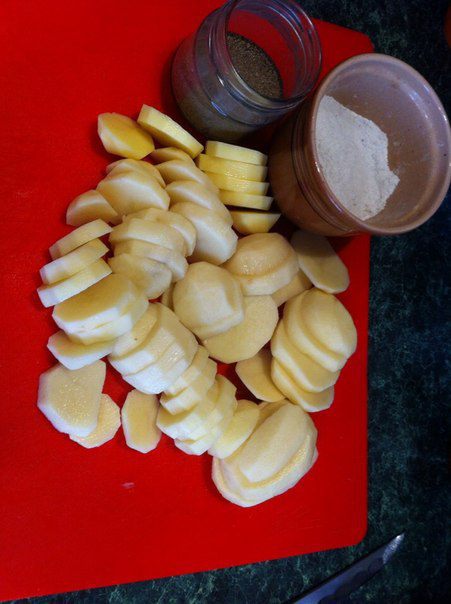 Куриные крылышки с картофелем в мультиварке