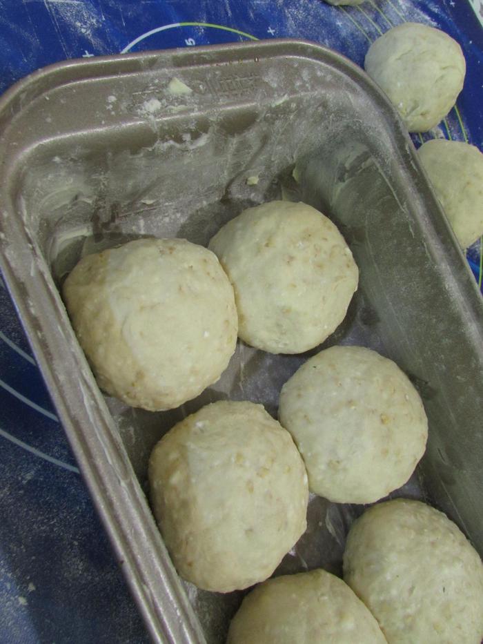 Хлеб с овсяными хлопьями и зеленью