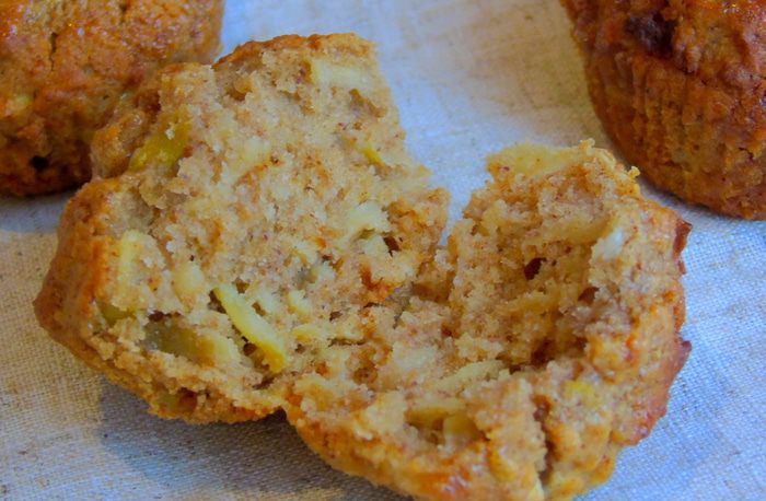 Маффины с яблоком из цельнозерновой муки