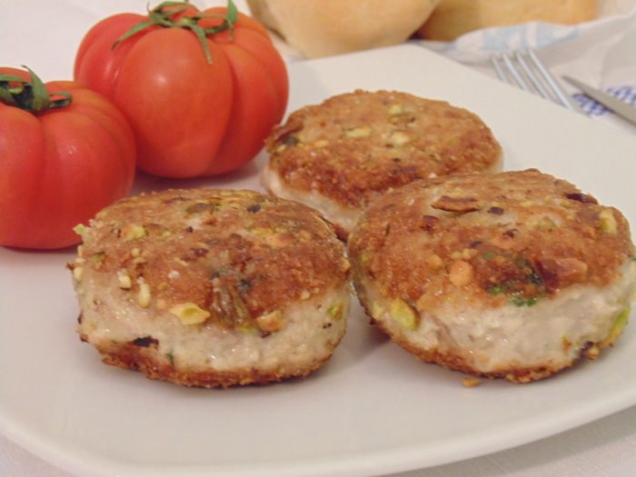 Котлеты из тунца в фисташковой панировке