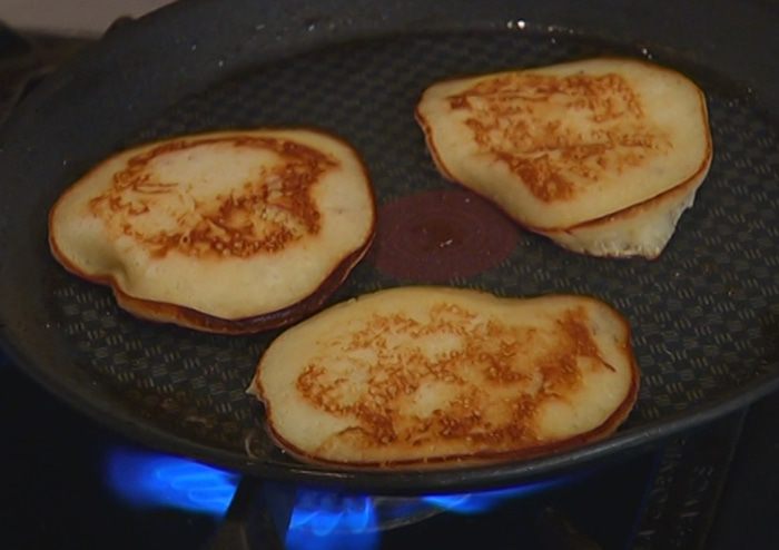 Оладьи с яблоками и яблочной карамелью 