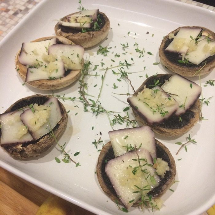 Хрустящий сэндвич с грушами-гриль и запеченными грибами