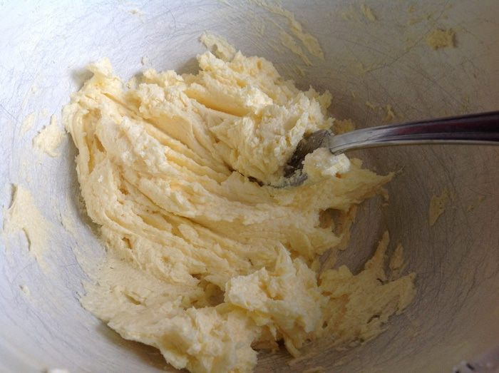 Шоколадное печенье с орешком