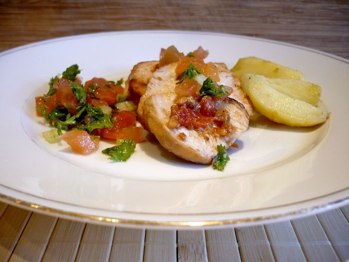 Финиковые куриные грудки с томатами и сельдереем