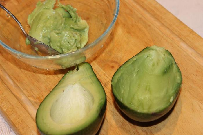 Закуска из авокадо, груши и креветок