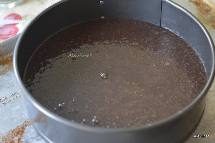Торт шоколадный с клубникой в шоколаде