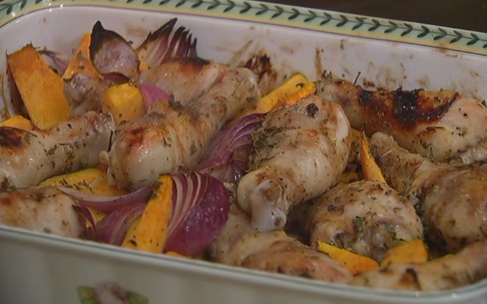 Курица с тыквой, луком и грецкими орехами