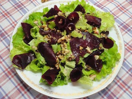 Салат из свеклы с медово-горчичной заправкой