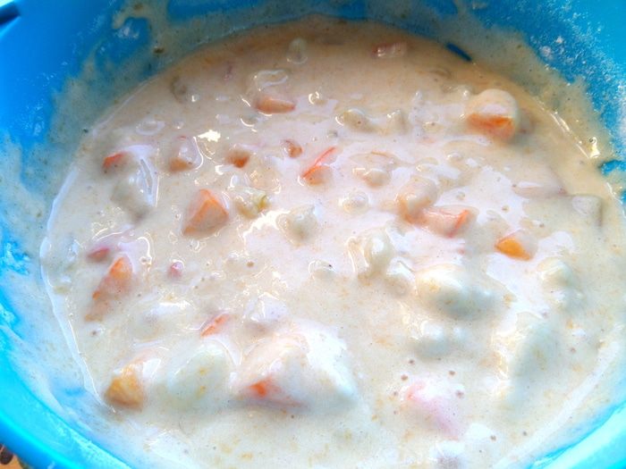 Шарлотка с ананасом и хурмой