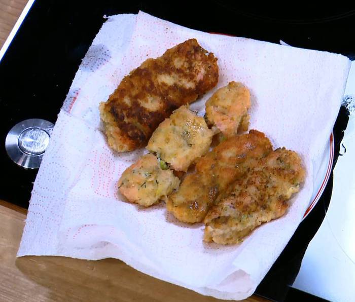 Рыбные пальчики с яйцом пашот 