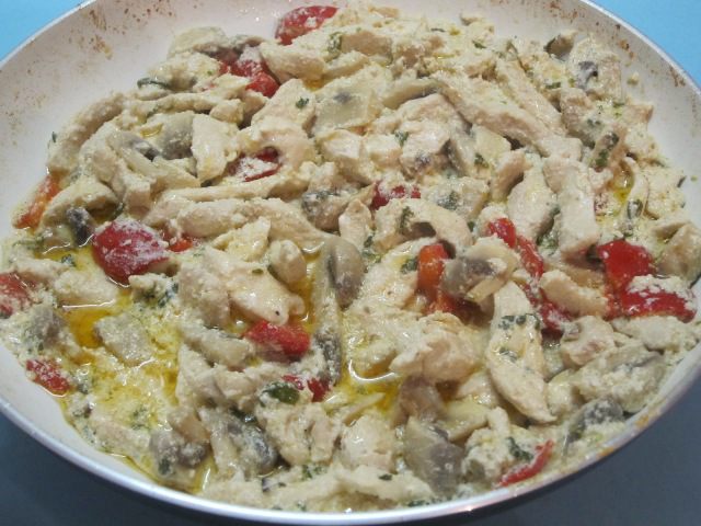 Фрикасе из курицы с грибами