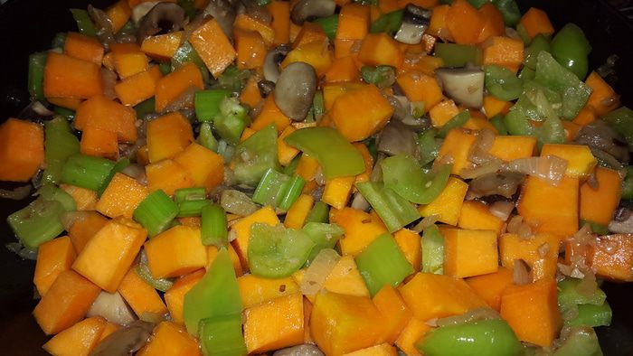 Овощной микс с тыквой, сельдереем и грибами