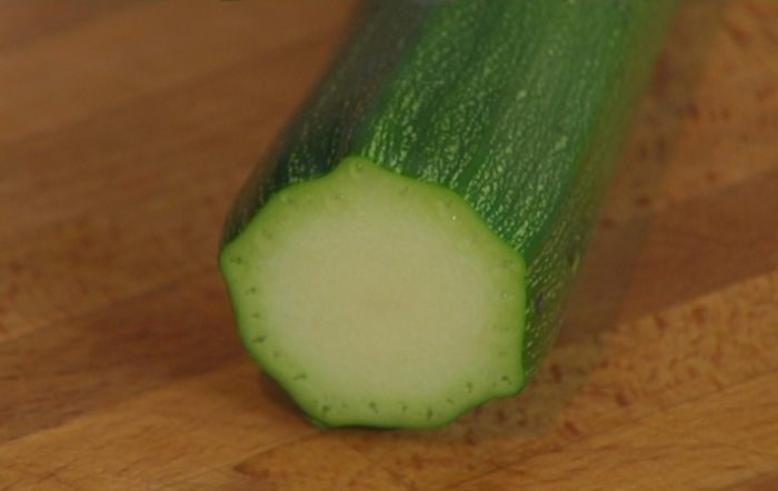 Макароны-звездочки с помидорами и цукини