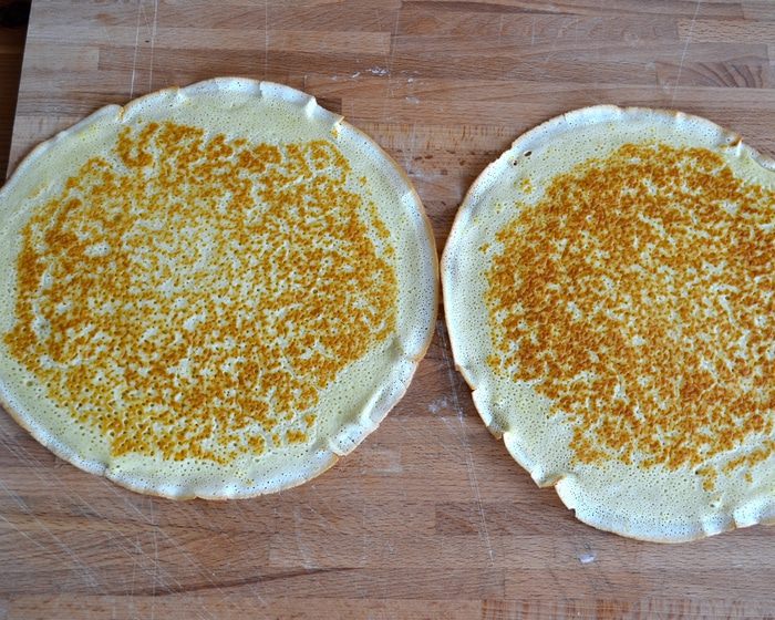 Блинный торт с бананами и шоколадным муссом