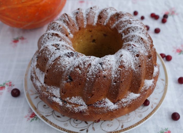 Тыквенный кекс с клюквой и грецким орехом