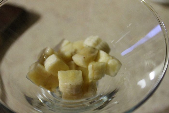 Фруктовый салат с мороженым и медом