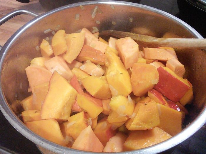 Тыквенный суп-пюре с бататом и шампиньонами 