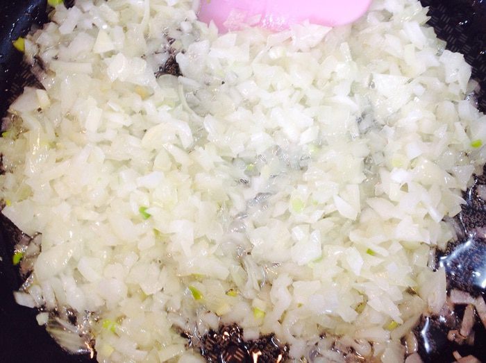 Пирог с грибами и квашеной капустой