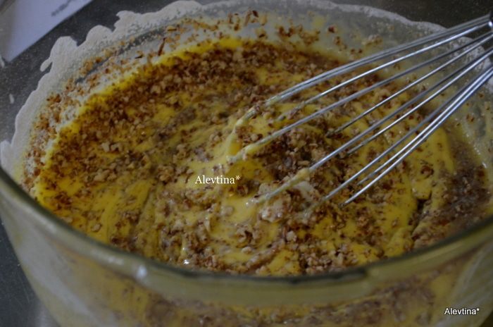 Рулет с пеканом и шоколадной начинкой