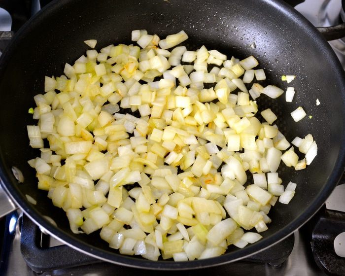 Томатно-баклажановый суп с нутом