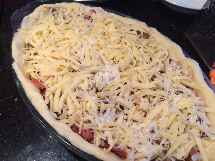 Пирог с индейкой и клюквенным соусом