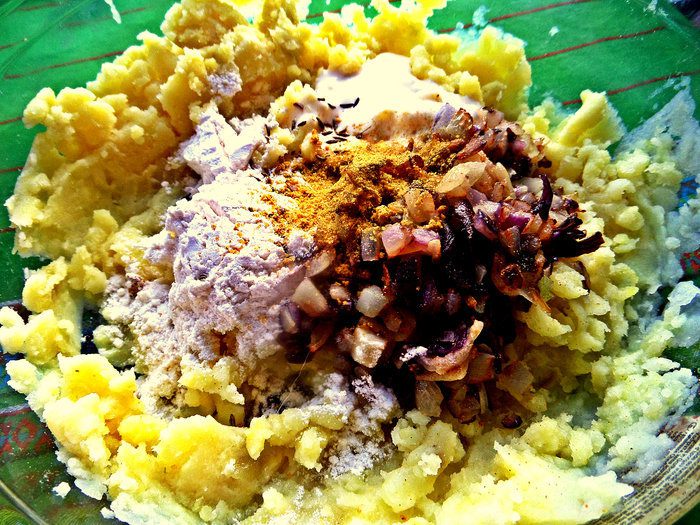 Картофельные оладьи с колбасками