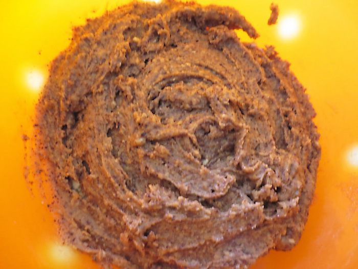 Шоколадно-миндальный торт с ежевикой