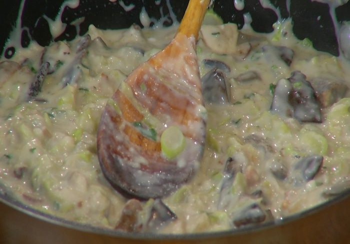 Слоеный пирог с грибами