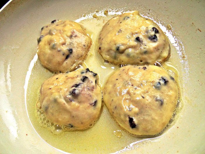 Оладьи с черникой и шоколадом