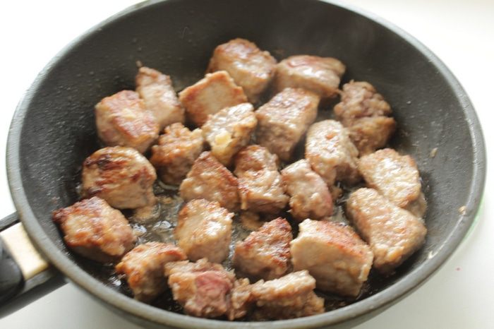 Томленое мясо и овощи в пиве