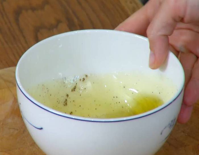 Салат с вишней, шпинатом и черным рисом