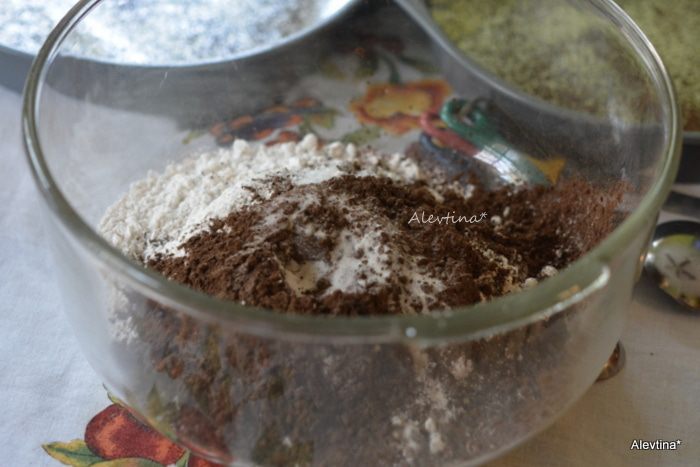 Шоколадный торт с клюквой