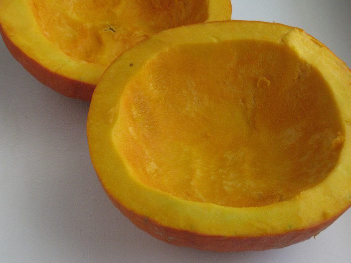Тыква с фаршем, яблоками, изюмом