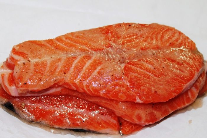 Слабосоленая семга в коньяке с мускатным орехом