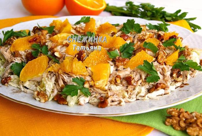 Салат с курицей, апельсином и карамелизированными орехами