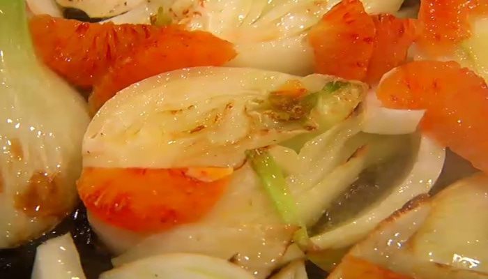 Салат из фенхеля и апельсина с заправкой из авокадо 