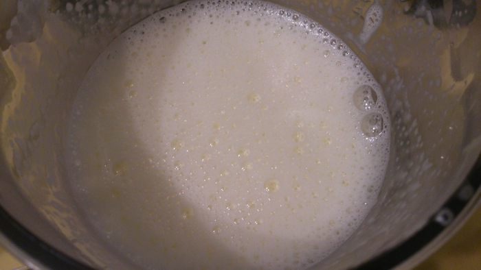 Торт из миндальных блинов с французским кремом