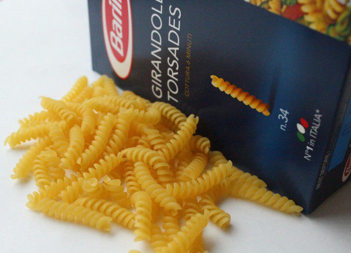 Теплый салат с пастой джирандоле и запеченными овощами