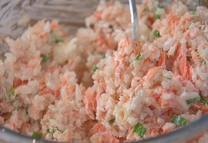 Пирожки с красной рыбой и рисом 